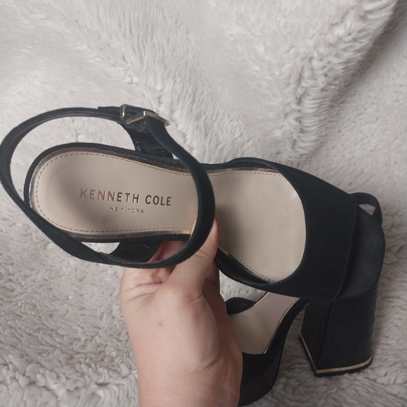 Kenneth Cole New York Dolly Platform Sandals - Picture 3 of 14